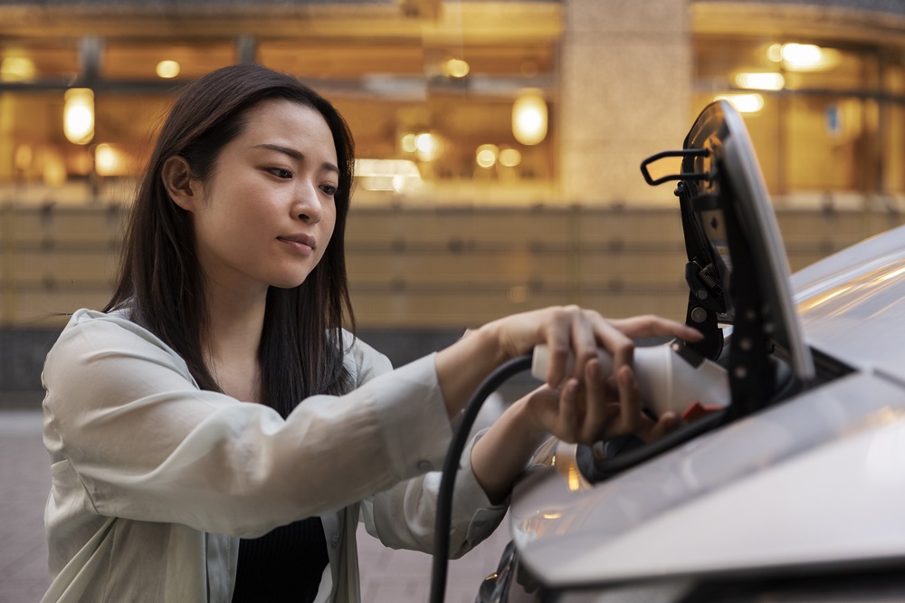Do EV Batteries Drain Faster in Hot Australian Summers? What You Must Know