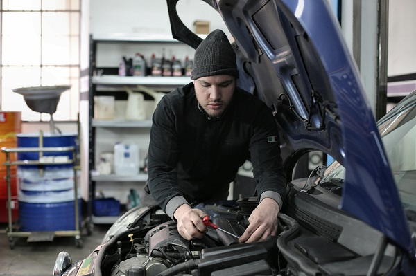 Transmission Trouble Starts Small: Warning Signs You Shouldn’t Miss