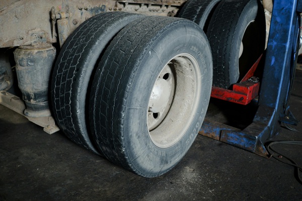 How Driving on Worn Tyres Puts You, Your Passengers and Other Road Users at Risk